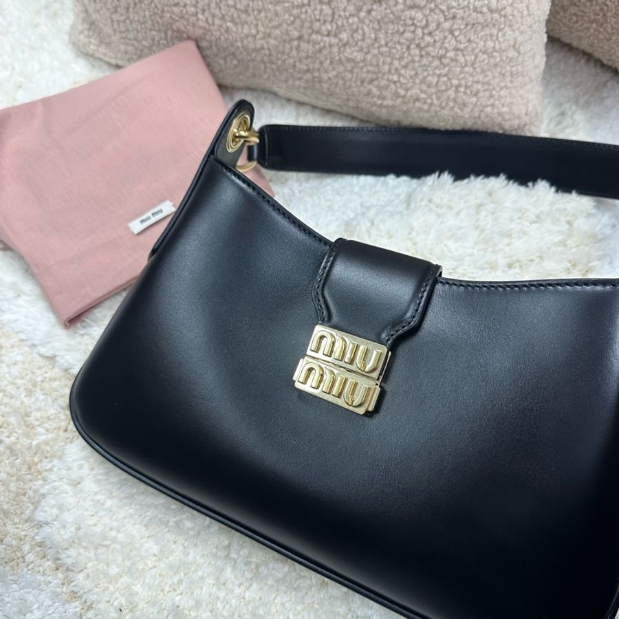 全新‼️Miu Miu Hobo Bag 5BC1512 黑色 黑金 斜背 手提-1