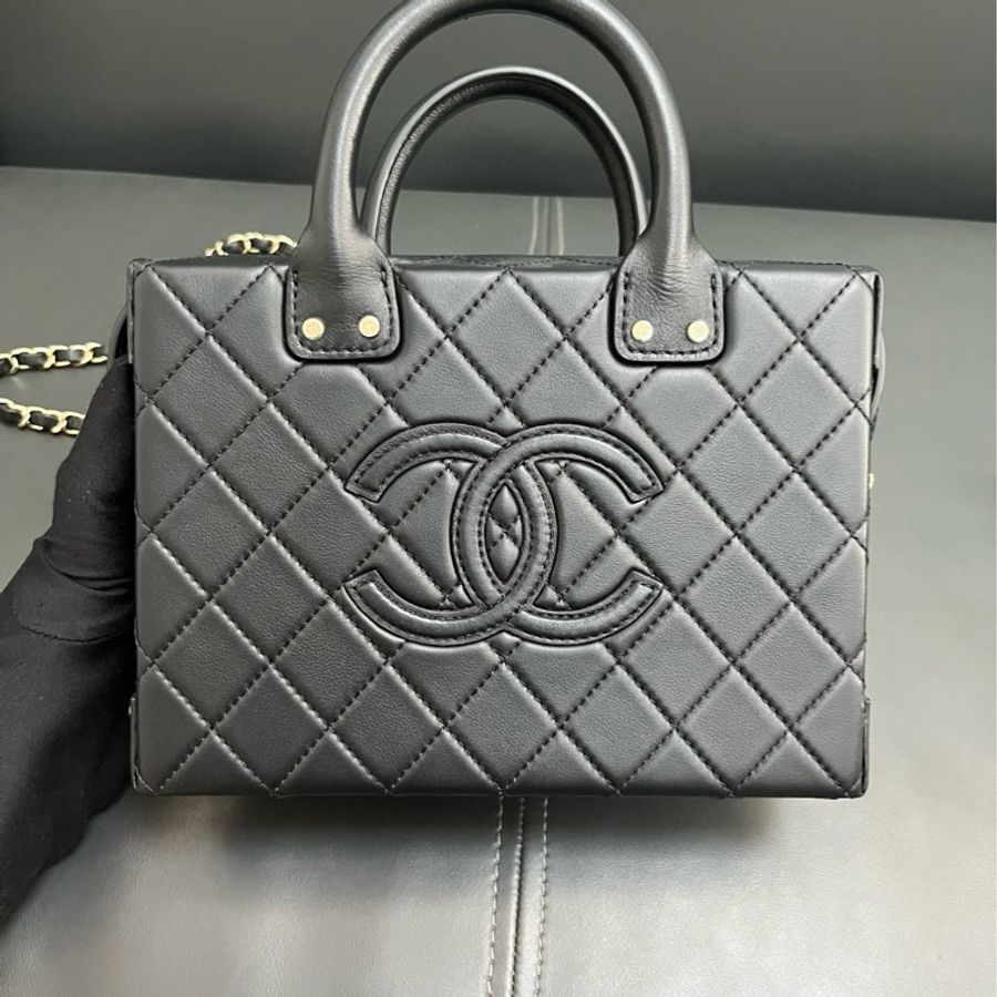 Chanel 22B 黑金復古化妝盒子-1