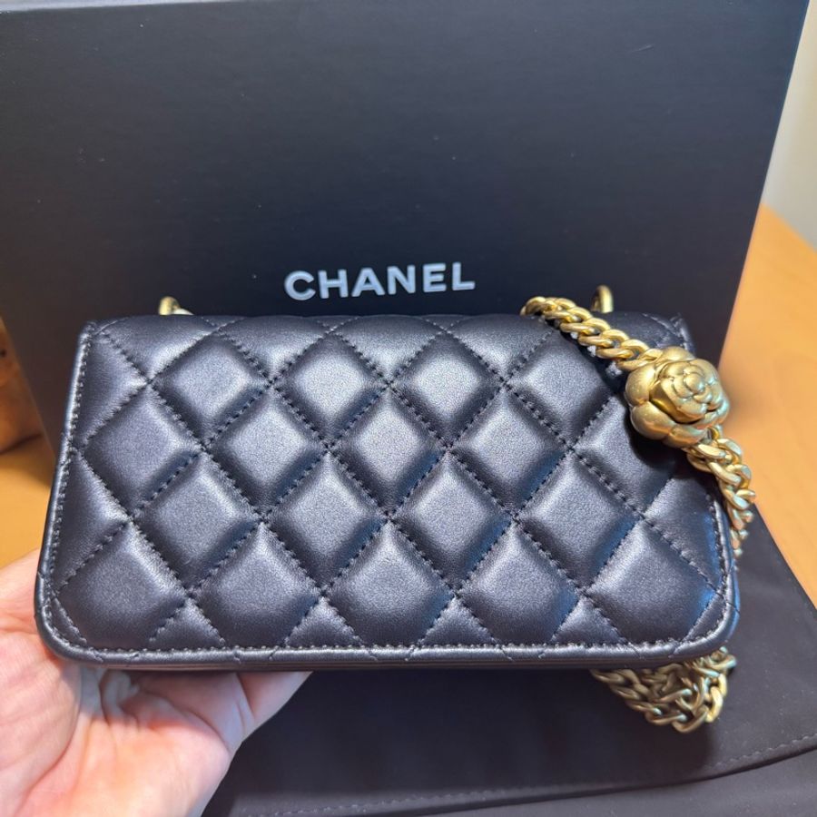 CHANEL 山茶花 調節扣 黑色 小羊皮 雙鍊 mini WOC 手機包-3