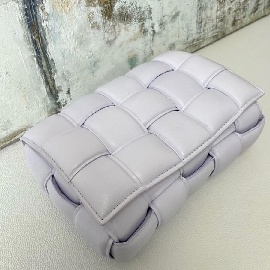 全新‼️Bottega Veneta Padded Cassette 591970 斜背 枕頭包 特價 591970-4
