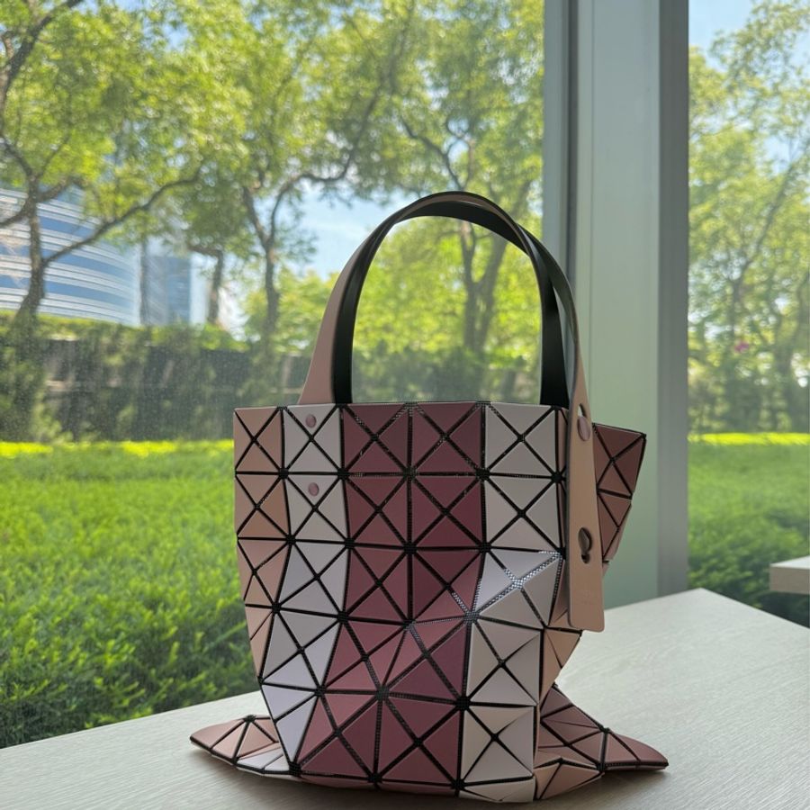 (特惠商品)三宅一生 Issey Miyake Bao Bao 磨砂細閃托特 7*7 粉色 閒置近全新-0