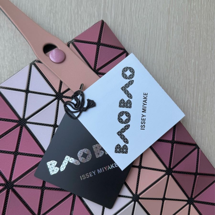 (特惠商品)三宅一生 Issey Miyake Bao Bao 磨砂細閃托特 7*7 粉色 閒置近全新-4