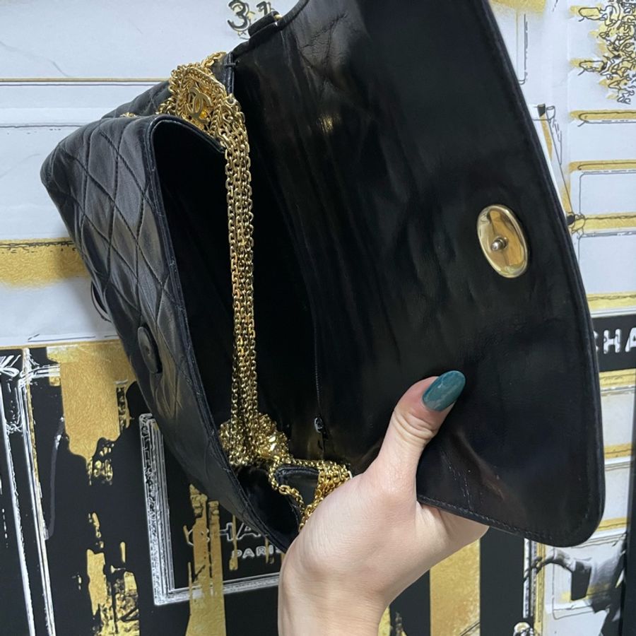 Vintage Chanel 關之琳同款CC logo 多鏈條⛓️ 羊皮camera bag。-7