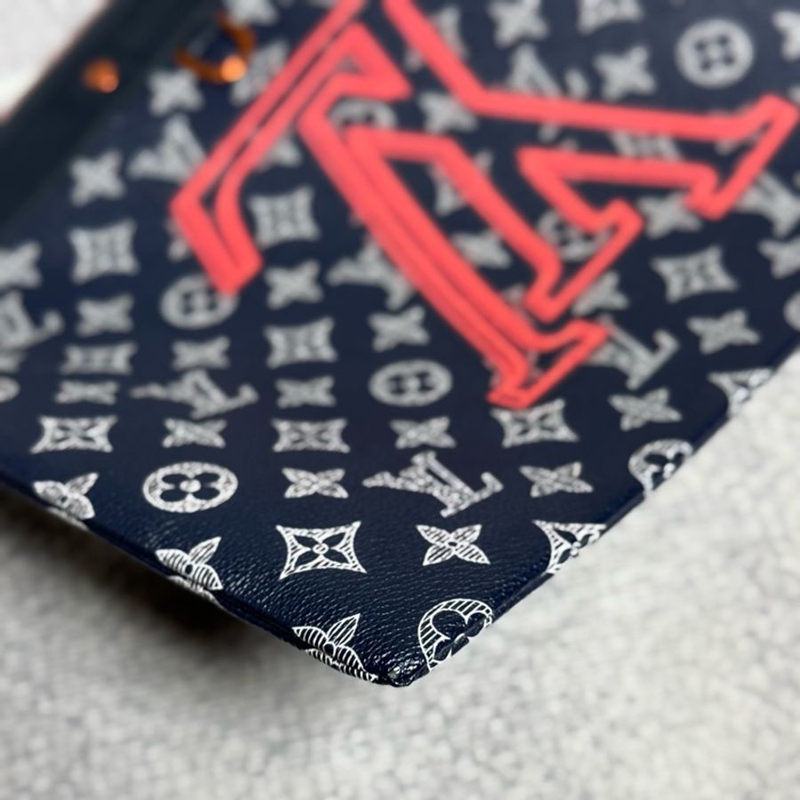 （稀有釋出⚡️）LV 限量秀款 倒V 手拿包-3