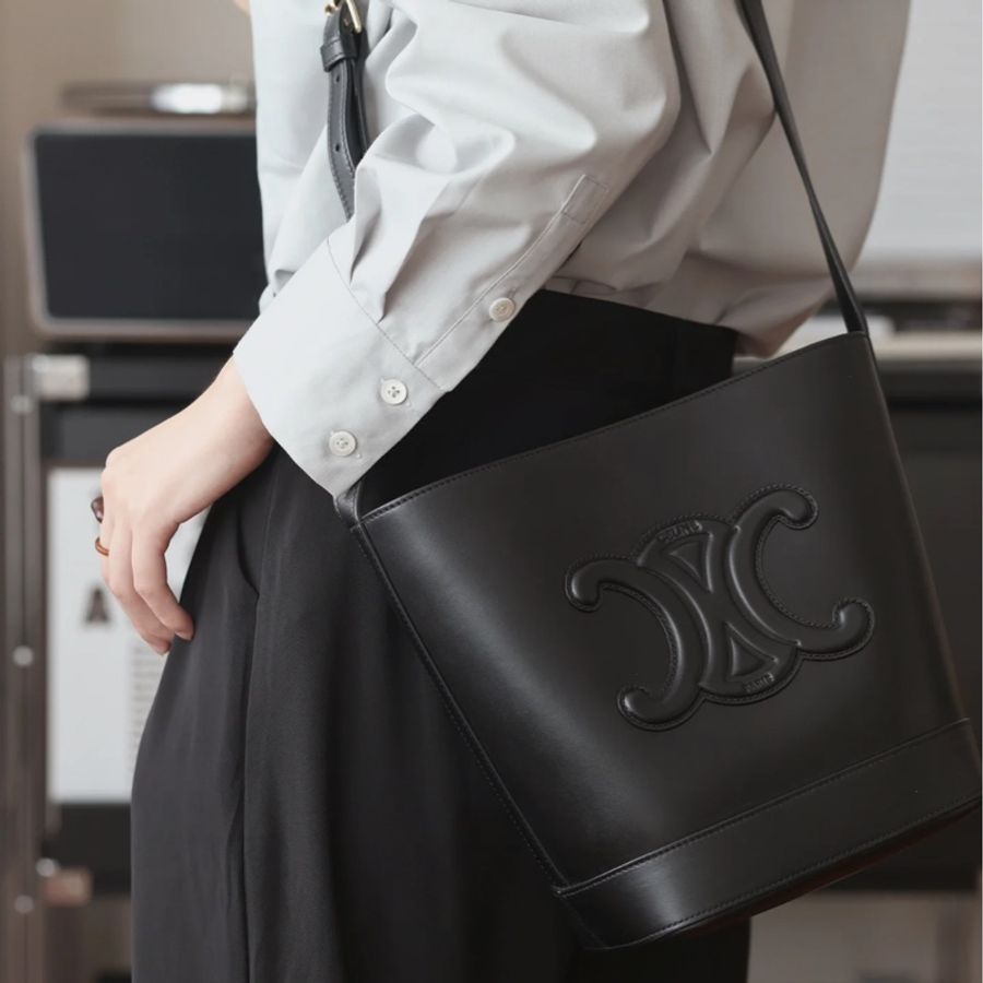 全新‼️Celine Triomphe Bucket 水桶包 凱旋門 黑色 113783-1