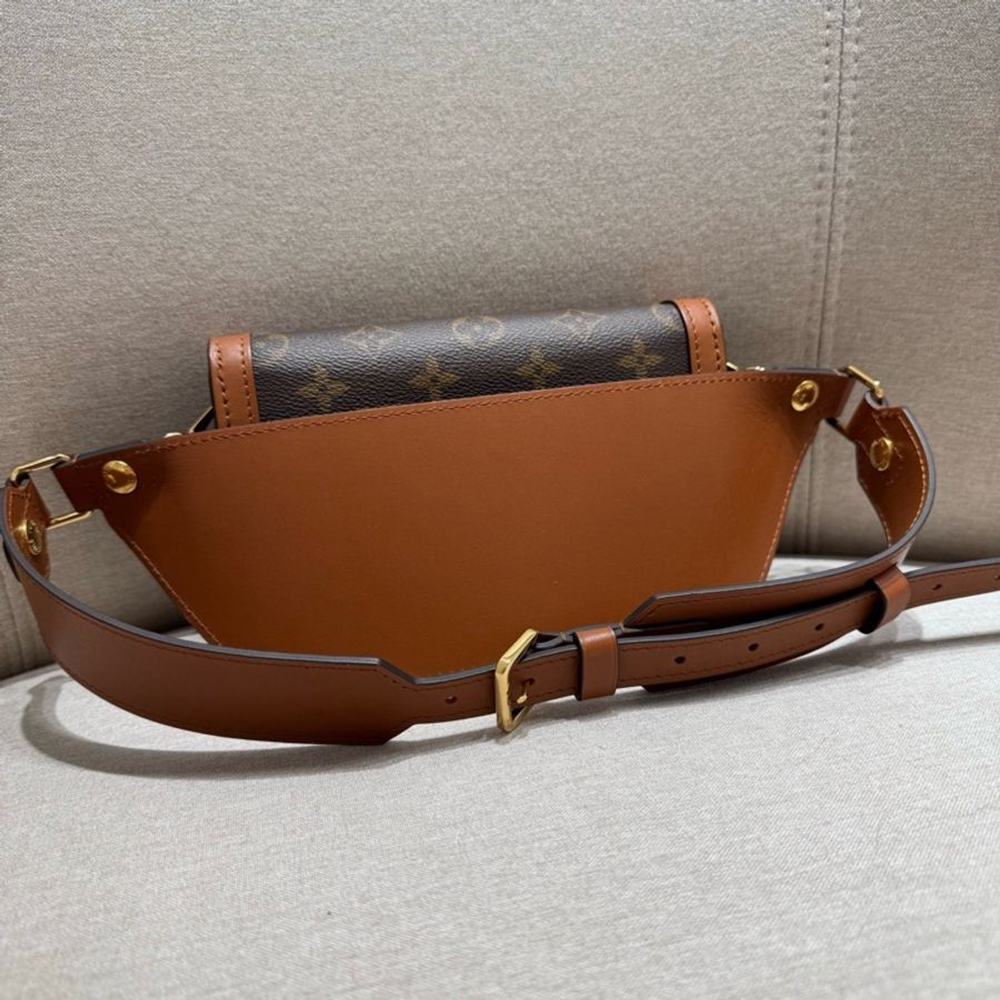 Louis Vuitton Dauphaine腰包-1