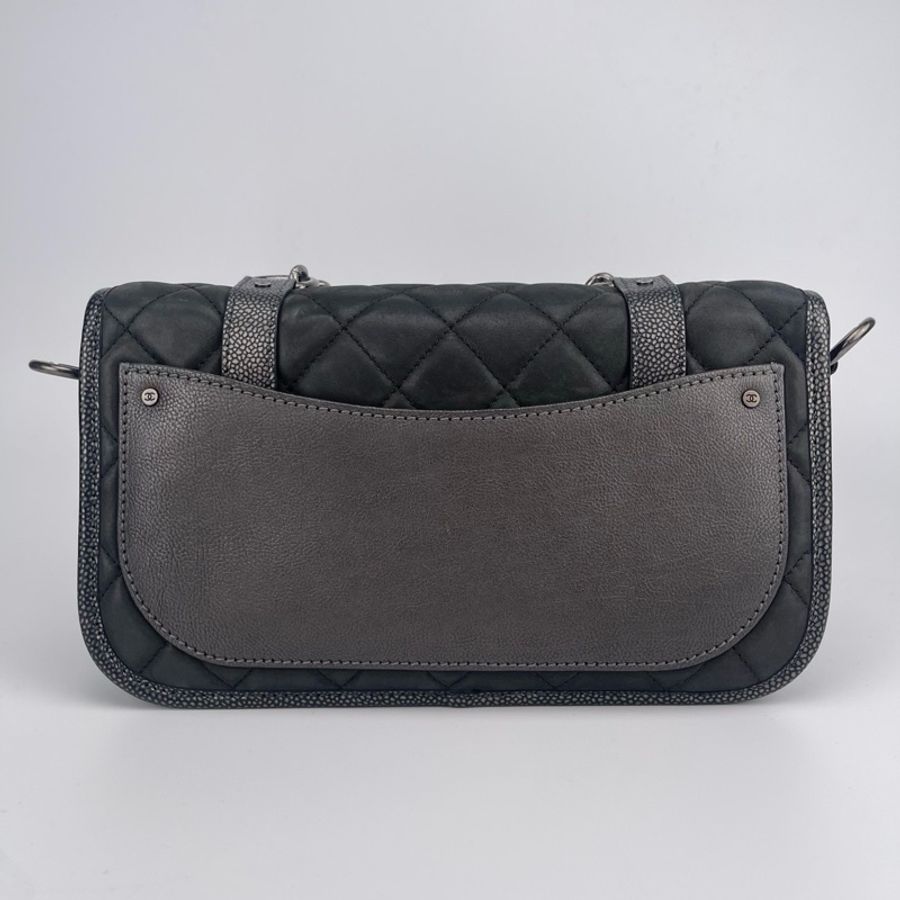「JL精品代購」Chanel 香奈兒黑灰珠光牛皮拼珍珠魚皮2way手提斜背郵差包 -3