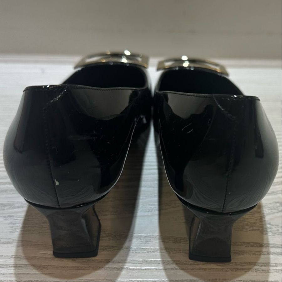 Roger vivier RV鞋 黑色 經典低短跟鞋 狀態好只有鞋底有落地痕跡其餘無瑕疵 尺寸36.5 EU-2