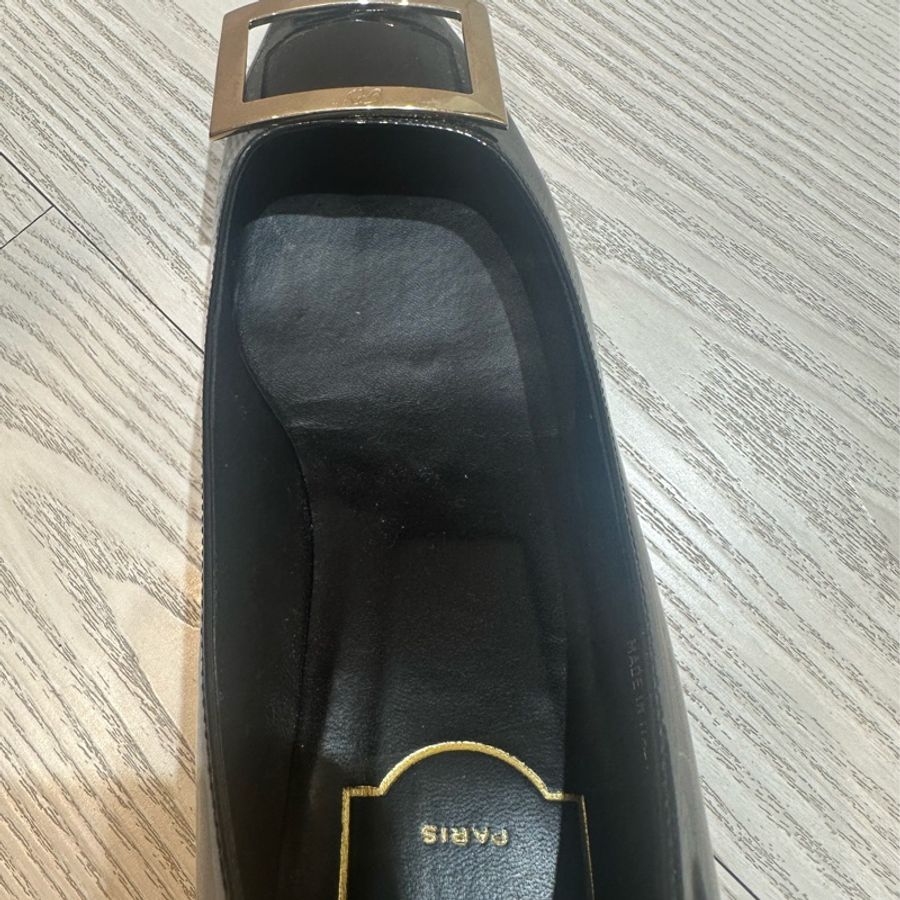 Roger vivier RV鞋 黑色 經典低短跟鞋 狀態好只有鞋底有落地痕跡其餘無瑕疵 尺寸36.5 EU-6