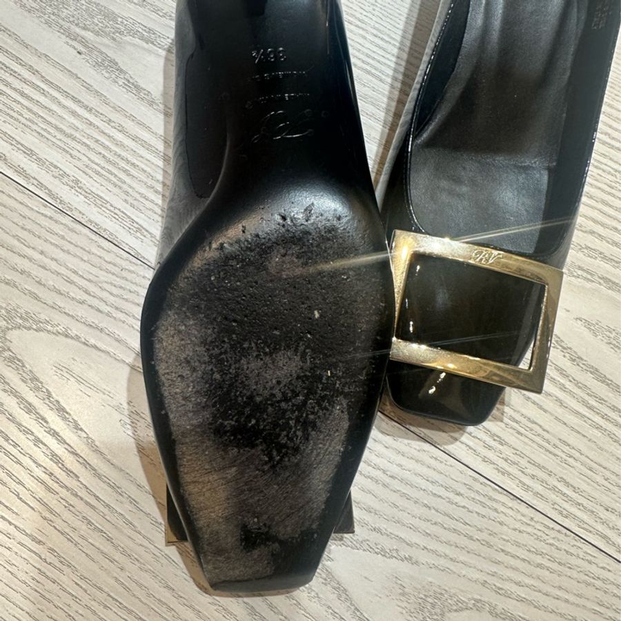 Roger vivier RV鞋 黑色 經典低短跟鞋 狀態好只有鞋底有落地痕跡其餘無瑕疵 尺寸36.5 EU-7