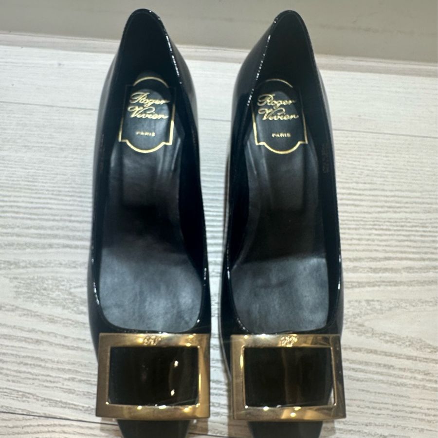 Roger vivier RV鞋 黑色 經典低短跟鞋 狀態好只有鞋底有落地痕跡其餘無瑕疵 尺寸36.5 EU-10