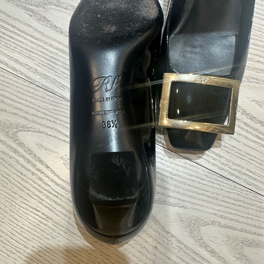 Roger vivier RV鞋 黑色 經典低短跟鞋 狀態好只有鞋底有落地痕跡其餘無瑕疵 尺寸36.5 EU-19