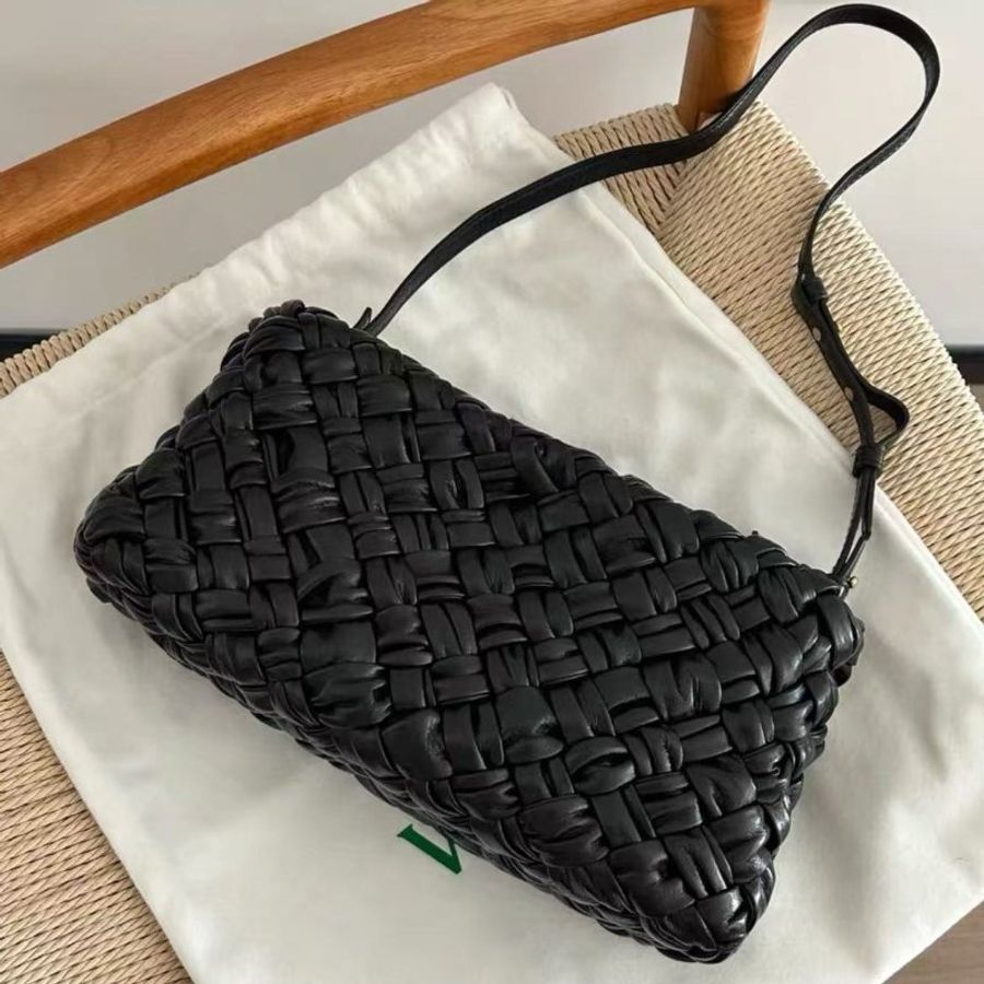 bottega veneta新款黑色編織cha-cha腋下包手袋,芯片款 14*25*4cm,全新 配件塵袋紙袋-1
