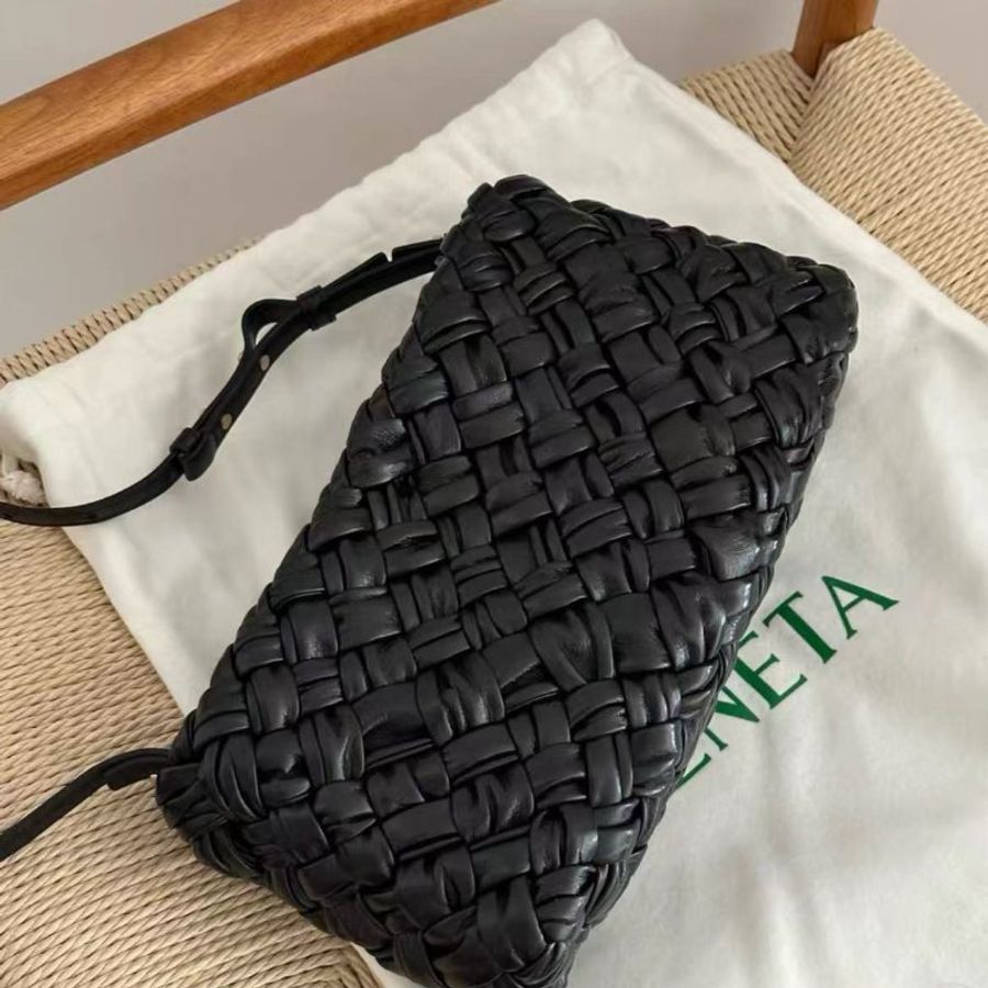 bottega veneta新款黑色編織cha-cha腋下包手袋,芯片款 14*25*4cm,全新 配件塵袋紙袋-2