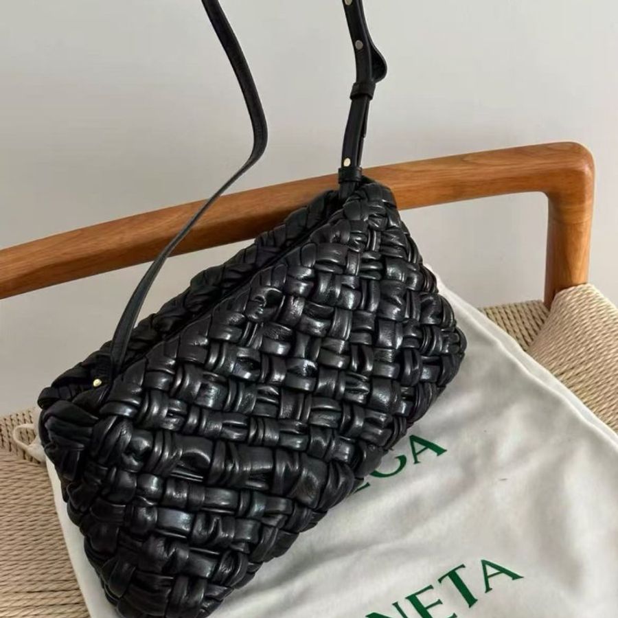 bottega veneta新款黑色編織cha-cha腋下包手袋,芯片款 14*25*4cm,全新 配件塵袋紙袋-3