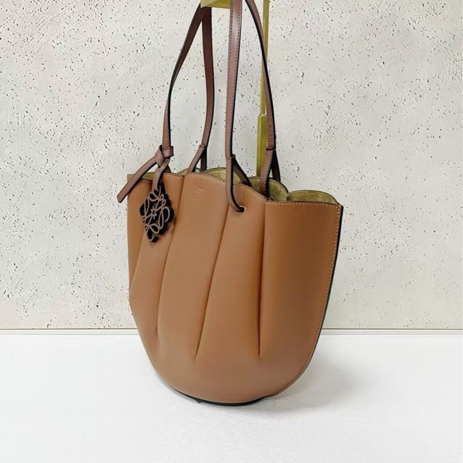 Loewe 焦糖色貝殼包-3