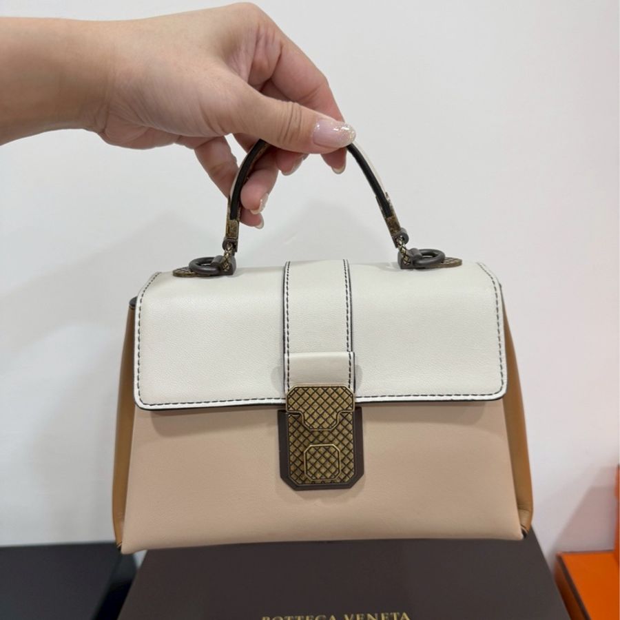 BOTTEGA VENETA BV MINI PIAZZA 米白 裸粉色 全皮 郵差包 手提包 肩背包 斜背包-0