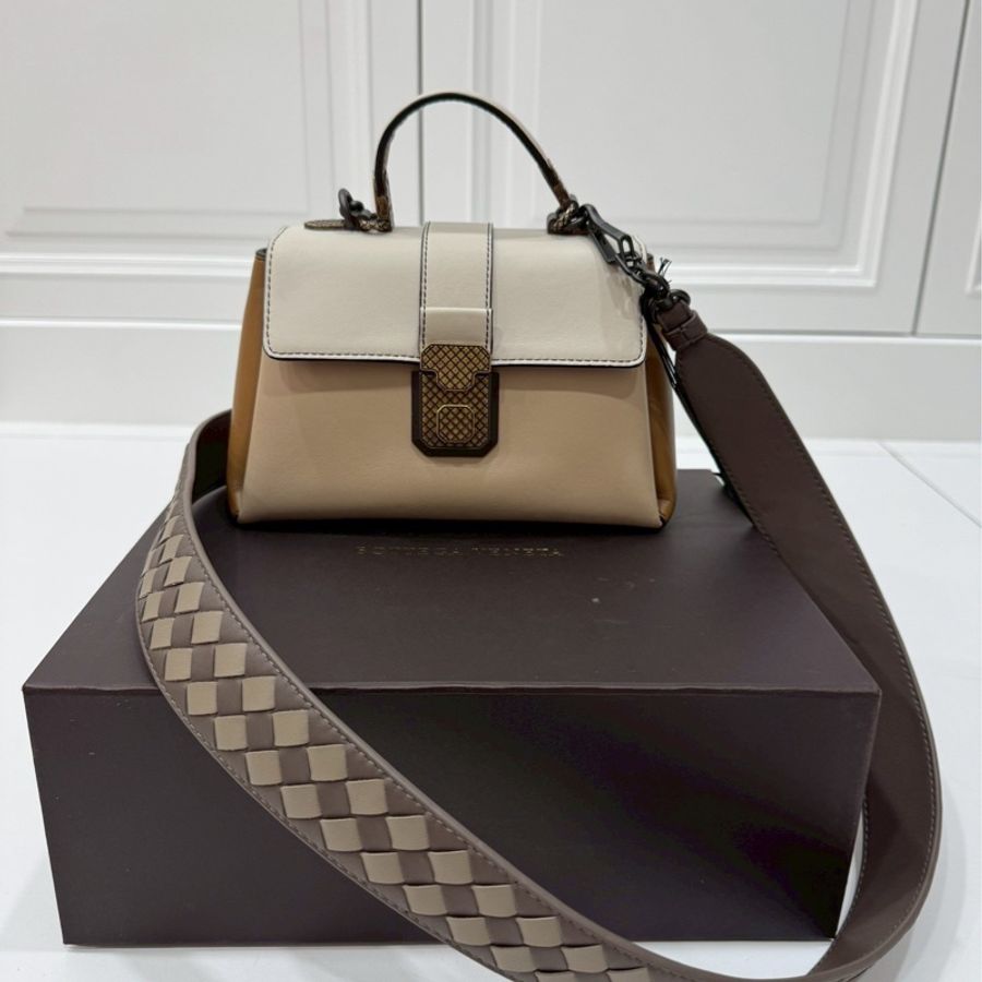 BOTTEGA VENETA BV MINI PIAZZA 米白 裸粉色 全皮 郵差包 手提包 肩背包 斜背包-4