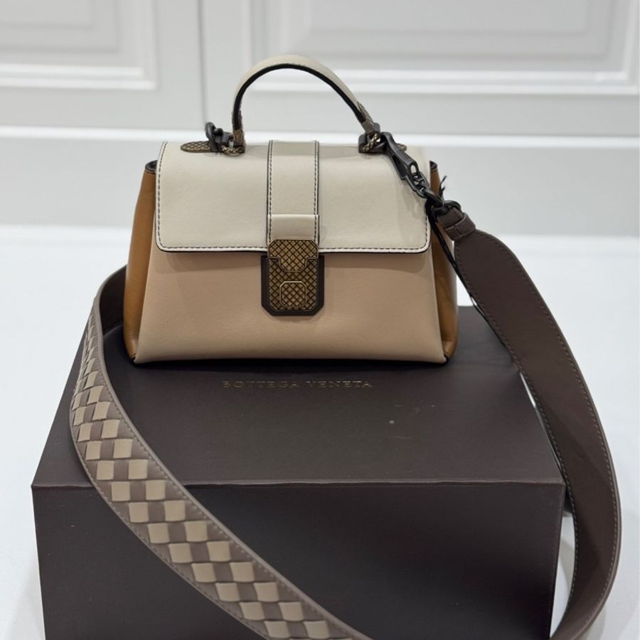 BOTTEGA VENETA BV MINI PIAZZA 米白 裸粉色 全皮 郵差包 手提包 肩背包 斜背包-10
