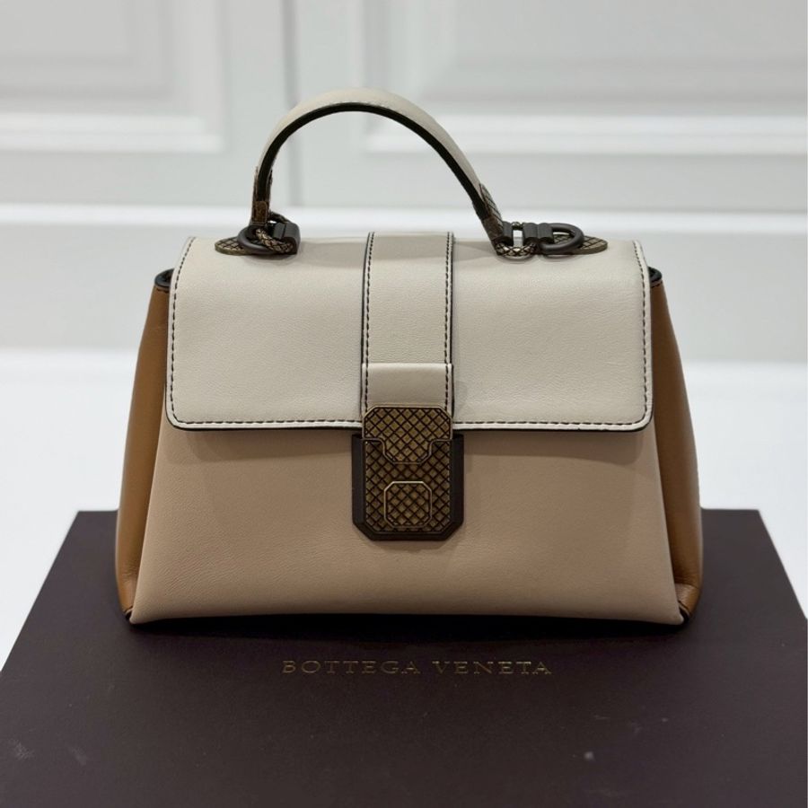BOTTEGA VENETA BV MINI PIAZZA 米白 裸粉色 全皮 郵差包 手提包 肩背包 斜背包-11