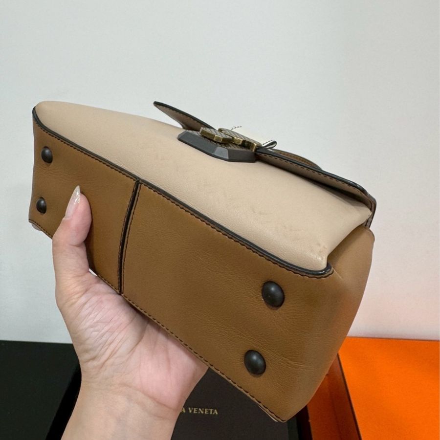 BOTTEGA VENETA BV MINI PIAZZA 米白 裸粉色 全皮 郵差包 手提包 肩背包 斜背包-19