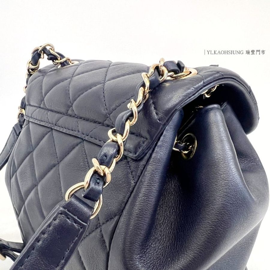 ❣Chanel 深藍小牛皮duma mini金釦前口袋手提後背包-12