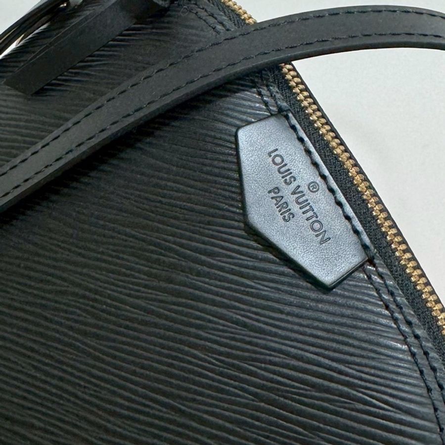 LV alma mini EPI 水波紋 黑色 貝殼包 鍊條包 斜背包 肩背包 側背包-30