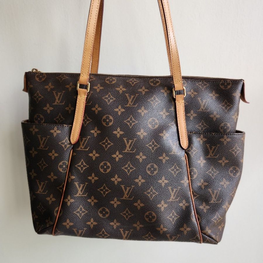 《LOUIS VUITTON》LV老花雙口袋拉鍊肩背包-8