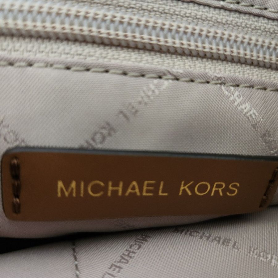 《MICHAEL KORS》MK全新滿版半月肩包-4