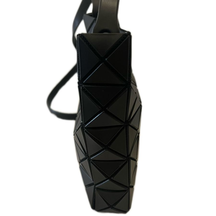 ISSEY MIYAKE PRISM 三宅一生 BAOBAO 5x4 幾何斜背包(黑色)-1