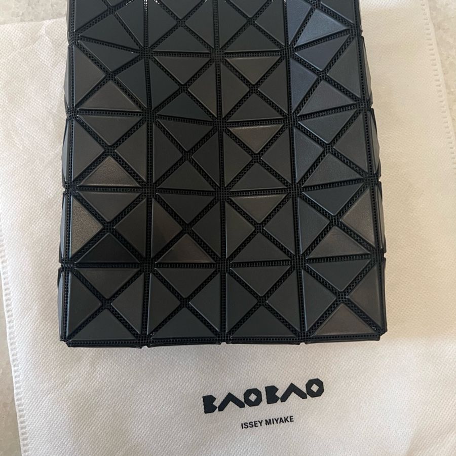 ISSEY MIYAKE PRISM 三宅一生 BAOBAO 5x4 幾何斜背包(黑色)-4