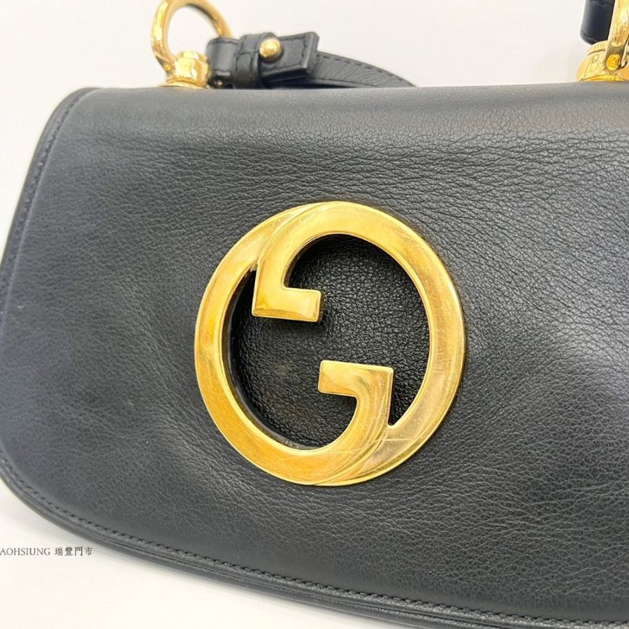 ❣Gucci 黑牛皮金釦前Logo下蓋磁吸橘背帶mini斜背包Blondie-10