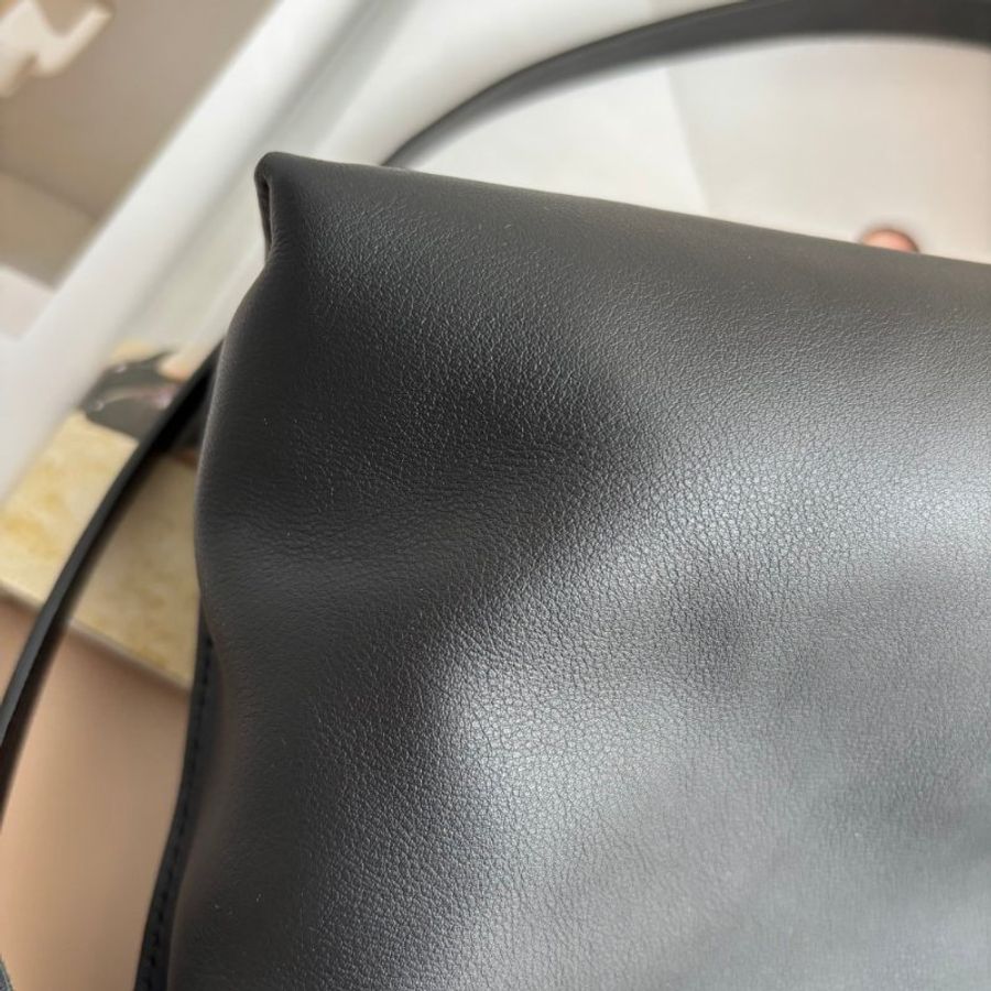 ::LOEWE:: Flamenco 黑色福袋包 中型納帕小牛皮 Flamenco 手拿包-36