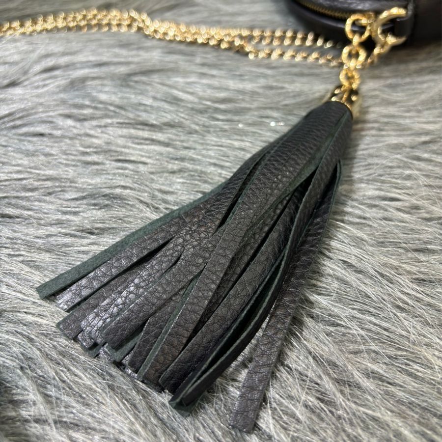 GUCCI 353965 SOHO 黑色荔枝皮金鍊 流蘇包肩背包斜背包相機包-7