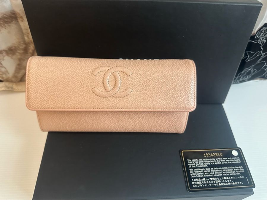 CHANEL粉色荔枝紋長夾-2