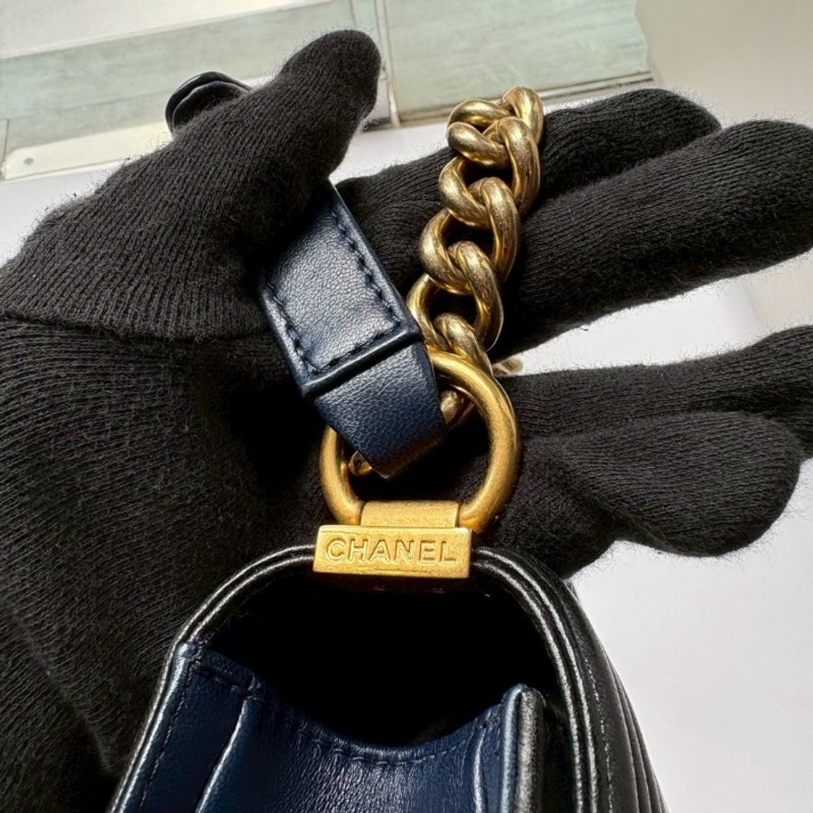 Chanel 金鍊黑邊藍菱格皮 boy 25-16