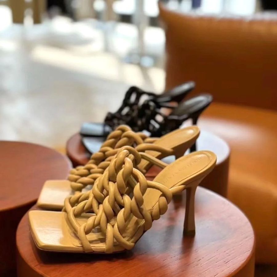 ✨義大利總倉限時出清-8月3號截止✨Bottega Veneta 716242 BV Stretch 9公分高跟涼鞋 蔗糖色 IT36/38.5-1