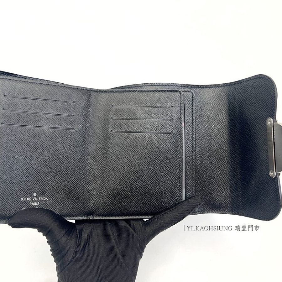 ❣LV 黑Epi三折銀曼哈頓插釦9卡短夾-7