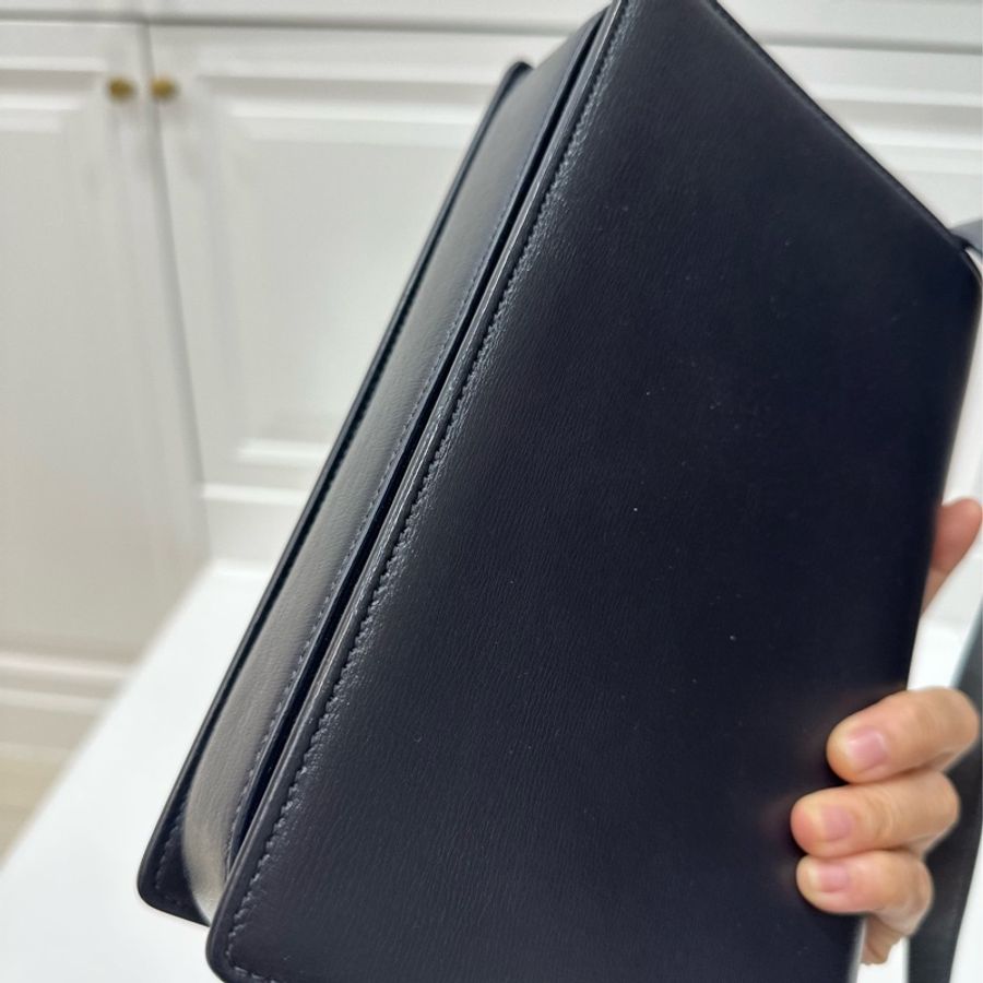 YSL 聖羅蘭 SAINT LAURENT Bellechasse 藏藍 麂皮 學院包 豆腐包 肩背包 斜背包 郵差包-18