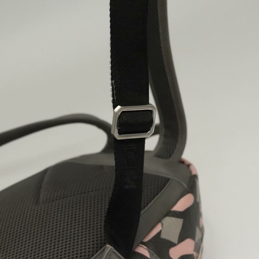 【日本直送】MCM Vicetos Logoogram 背包 PVC 皮革 粉紅色 銀色 正品 118259-17