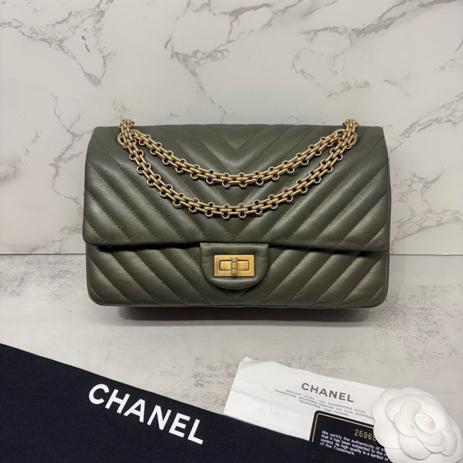 CHANEL香奈兒|Reissue 2.55 小號V字山形紋雙蓋口蓋包-0