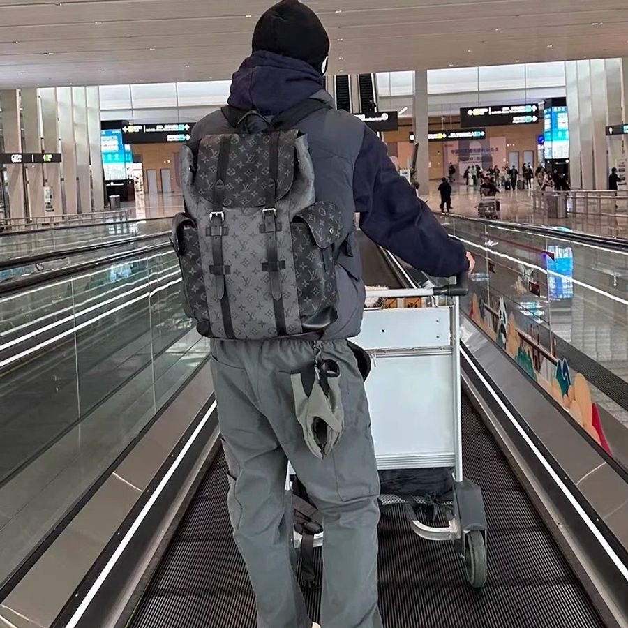 Louis Vuitton LV Christopher 黑武士 後背包 MM-44