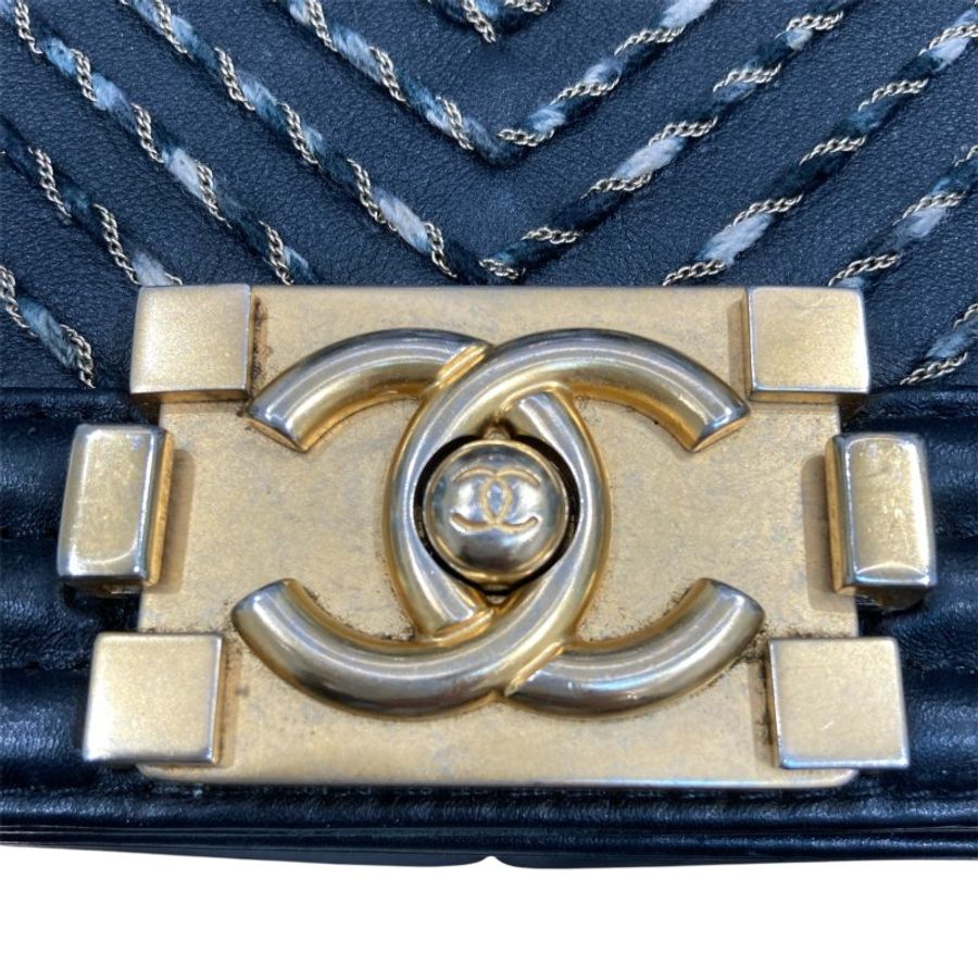 CHANEL 香奈兒 Boy By The Sea Flap 秀款金線山形紋鏈帶包 刺繡 牛皮 黑色-13
