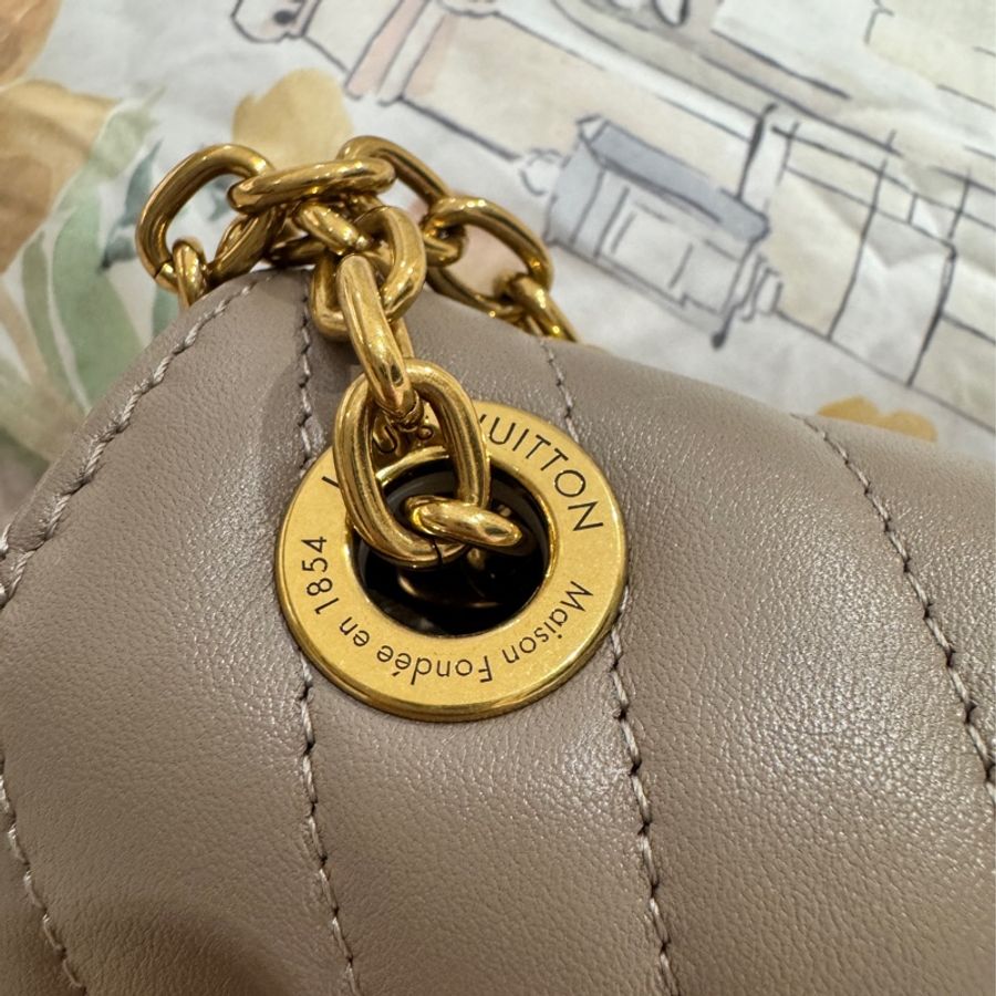 LOUIS VUITTON NEW WAVE PM 鏈帶手袋奶茶咖色-19