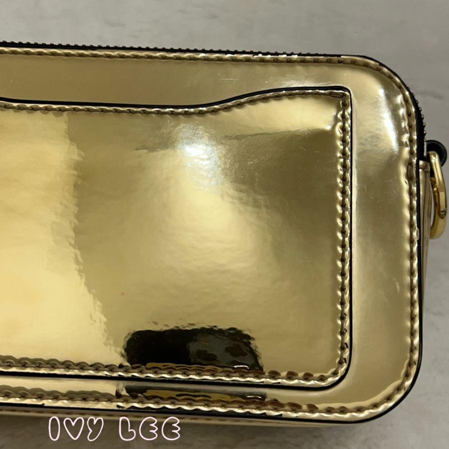 MARC JACOBS 單肩包 相機包 女士標誌金屬包 金色漆皮 正品 二手精品-20