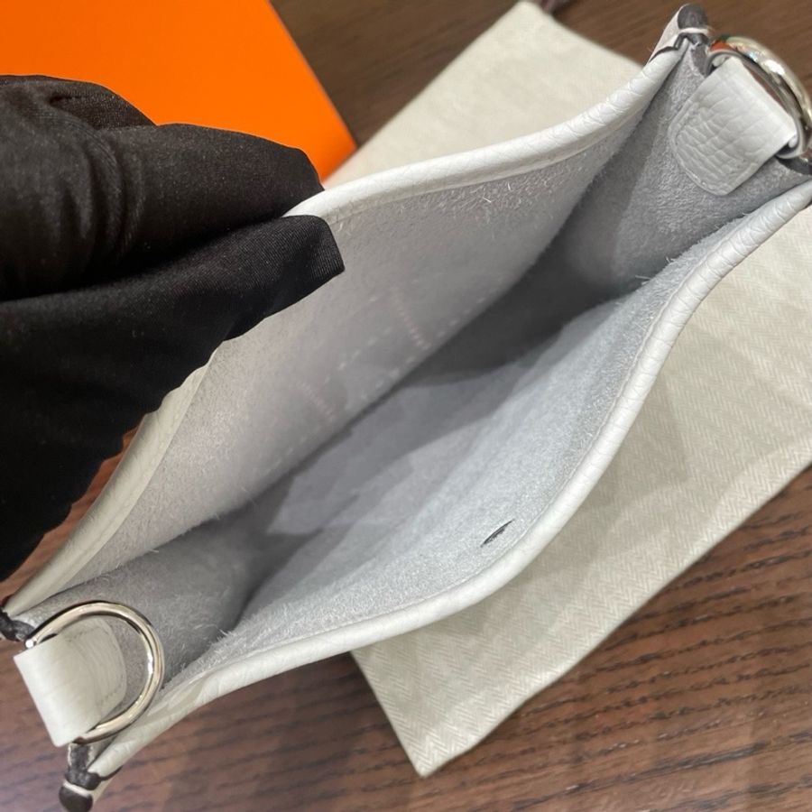 Hermes愛馬仕mini evelyne新白色K刻23年-6