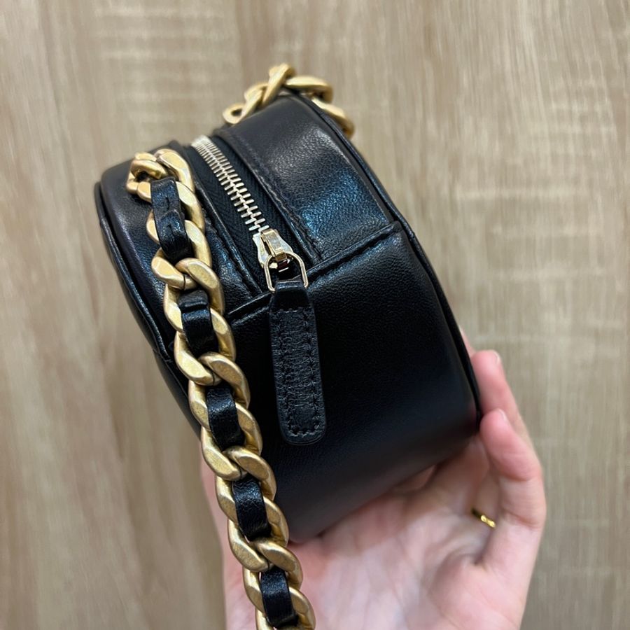 Chanel 黑羊皮霧金釦斜背圓餅包AP0945-3
