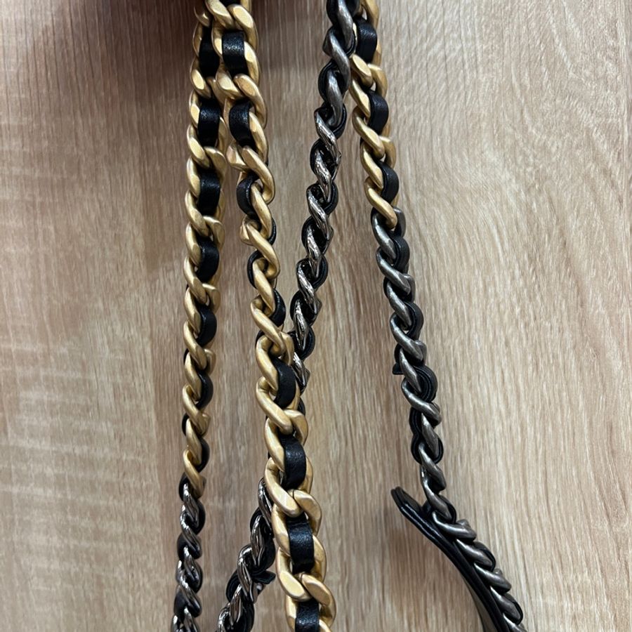 Chanel 黑羊皮霧金釦斜背圓餅包AP0945-9