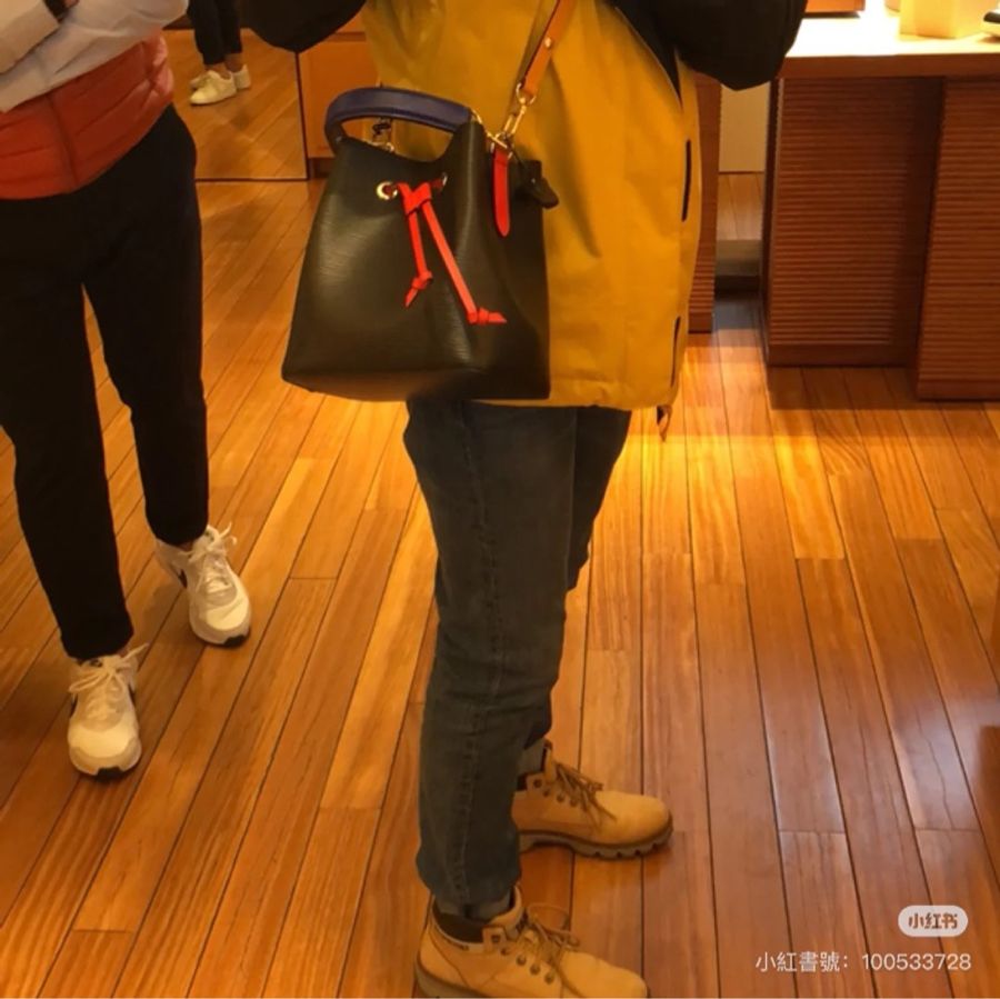 超可愛❤️Lv #黑色 #水波紋 #牛皮 #水桶bb-4