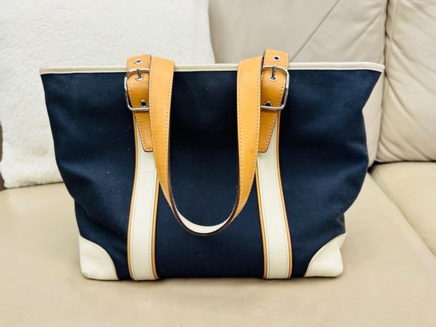 Coach 「雙面」手提大包、防水帆布+白色牛皮材質-1